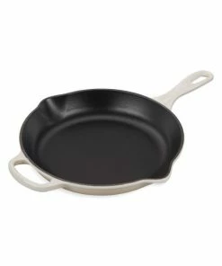 New 🥰 Le Creuset Signature Cast Iron Hand Skillet 😍